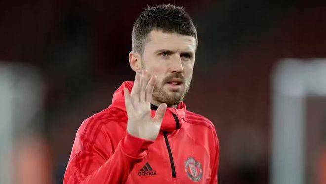 曼联冬窗首签锁定！新帅刚上任就提刚需，阿莫林埋的坑终于要填了